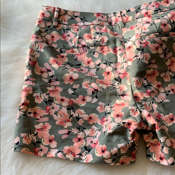 White House Black Market | floral the 5” short - Picture 6 of 13